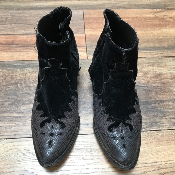 Vintage ankle boot. - Picture 1 of 2